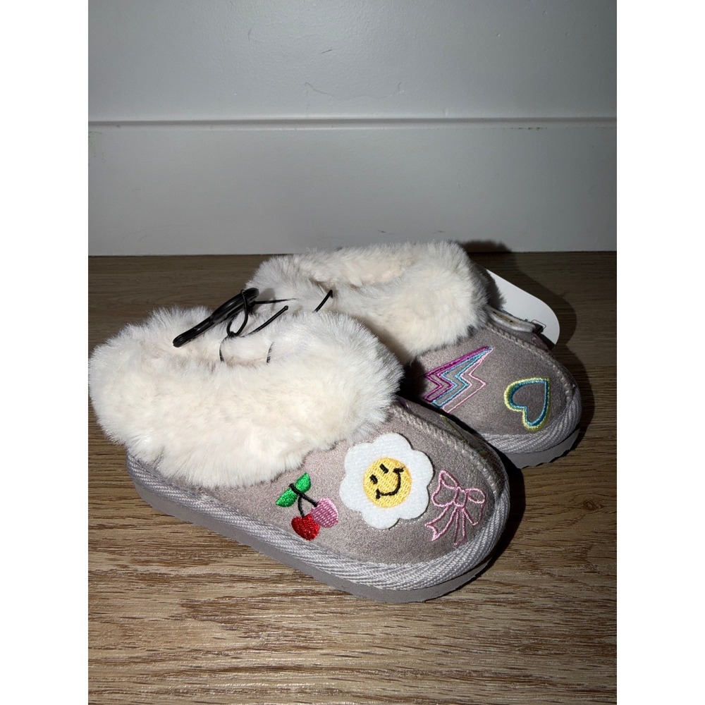 Girls Gray Faux Fur Slippers Memory Foam Smiley Face Size 5/6